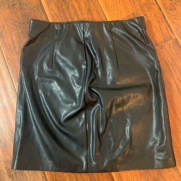 🌻2/$50🌻 Kendra faux leather mini skirt - Picture 8 of 10